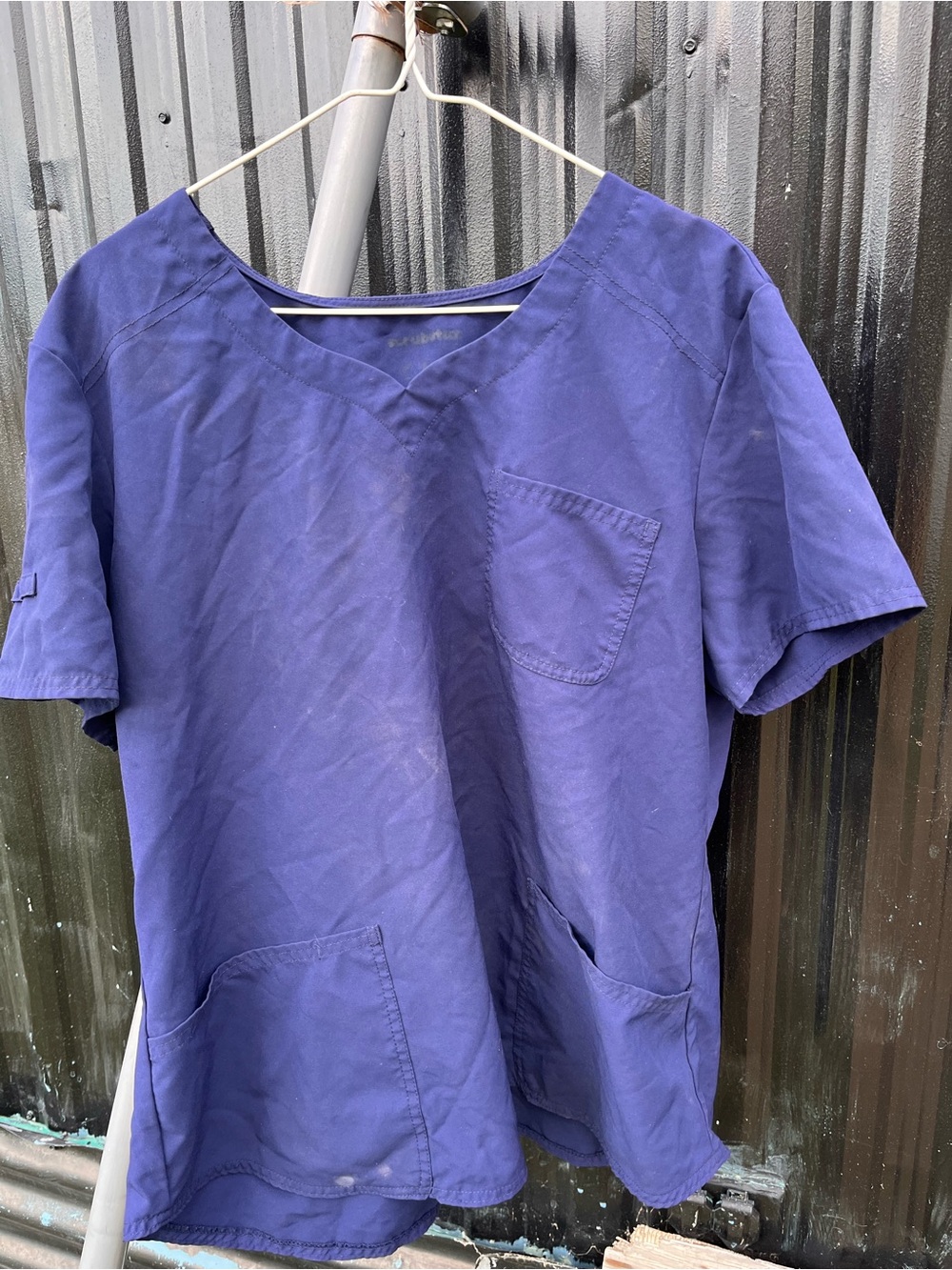Women's Medium Short Sleeve V-Neck Scrub Top in Navy Scrubology